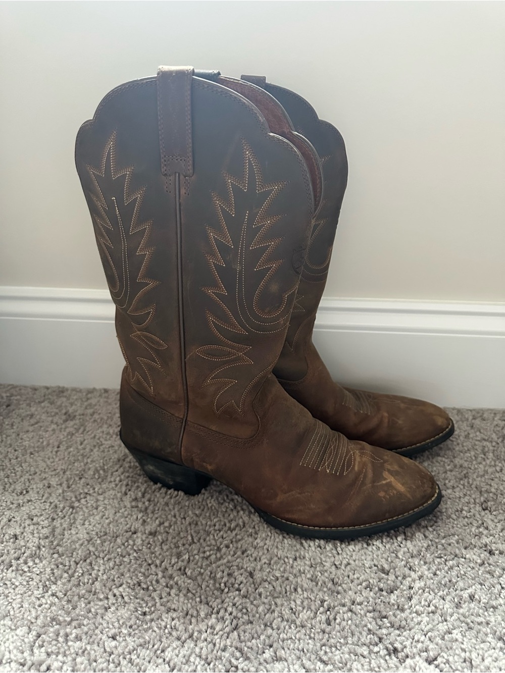 Ariat Chestnut Brown Embroidered Leather Cowboy Boots